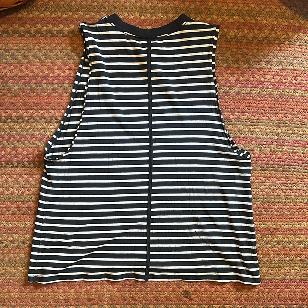 LULULEMON NAVY BLUE STRIPE STRETCH MUSCLE TANK